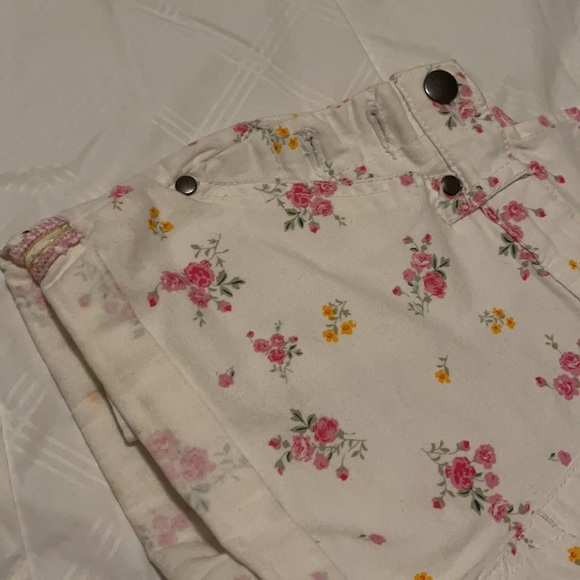 short - Picture 4 of 10